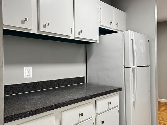 5th image of 131 W Main St APT 7C