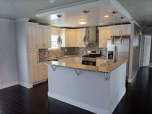3rd image of 5819 Carriage Hill Dr