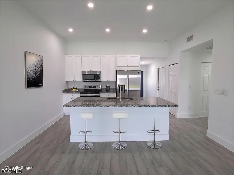 2907 SW Santa Barbara Pl — Photo 3