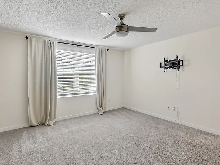 185 E Warren Ave — Photo 21