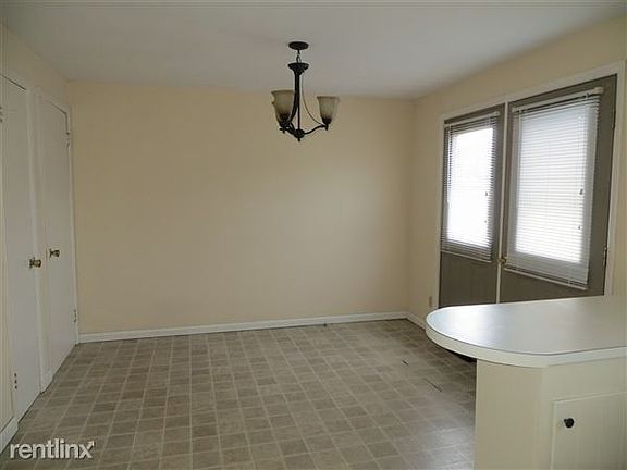 2nd image of 1042 Columbus Cir N