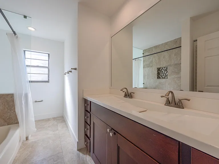 22352 Martella Ave — Photo 10