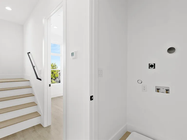 723 W 10th St #101 — Photo 18