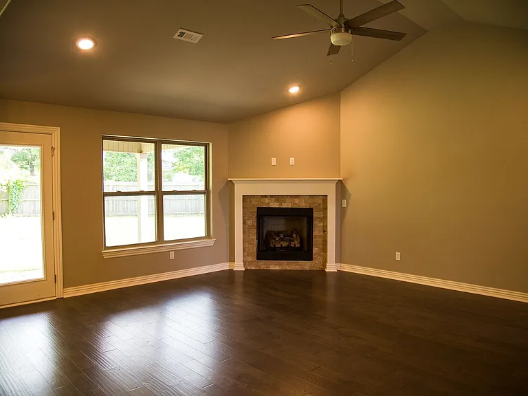 806 SW Cabriolet St — Photo 6