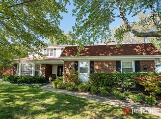 1080 Summit Dr, Deerfield, IL 60015