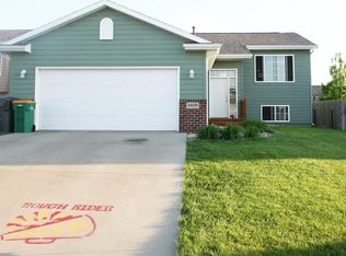 5609 W Hemlock Dr, Sioux Falls, SD 57107