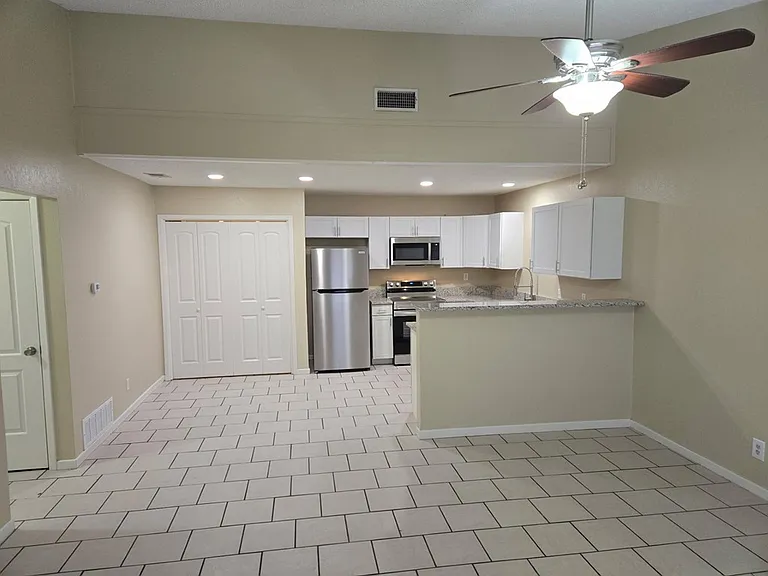 123 N Glenwood Dr #B — Photo 3
