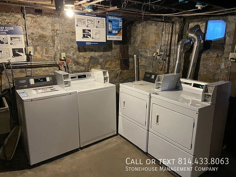 Building Photo - 241 E 10th St #1