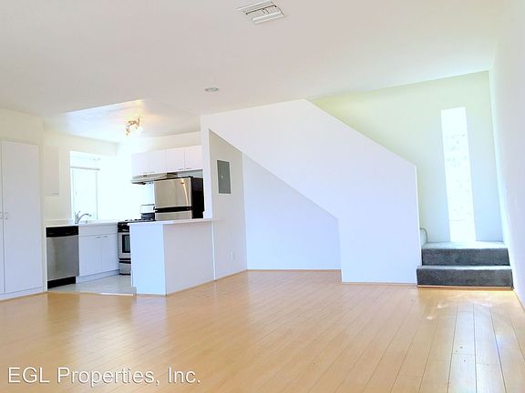 2nd image of 1733 Lucile Ave APT 08