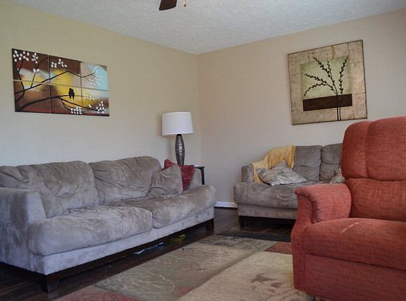 2nd image of 292 Lion Ln