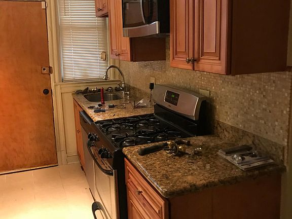 2nd image of 512 Columbia Rd NW