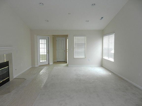2nd image of 70 Greenhedge Cir