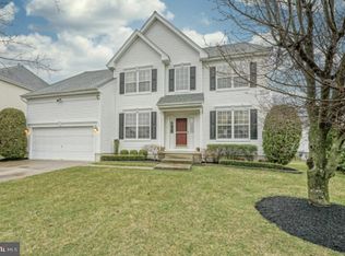 28 Oakhurst Ln, Mount Laurel, NJ 08054