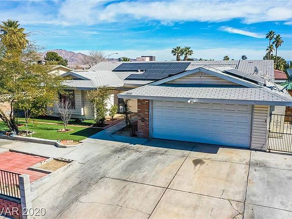 3rd image of 4438 Annie Oakley Dr