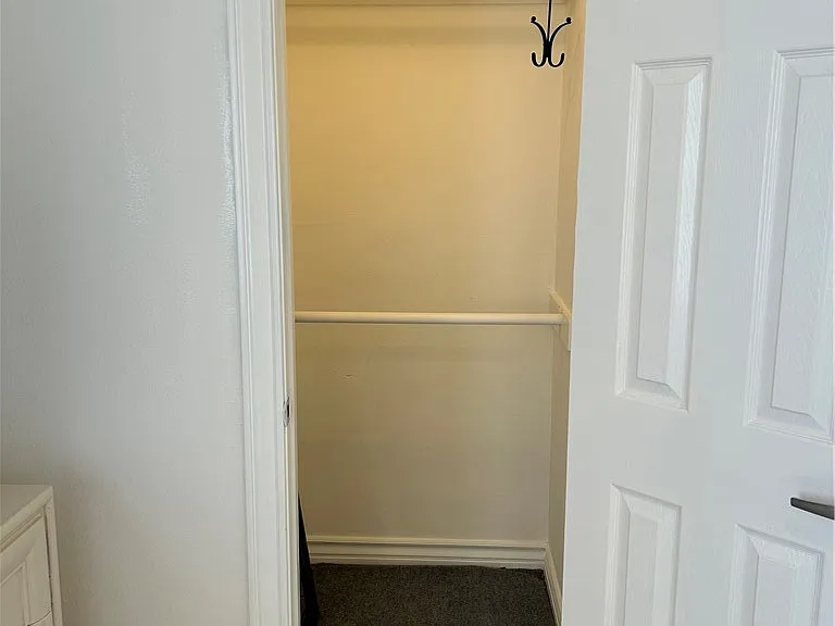 22141 Burbank Blvd #1 — Photo 11
