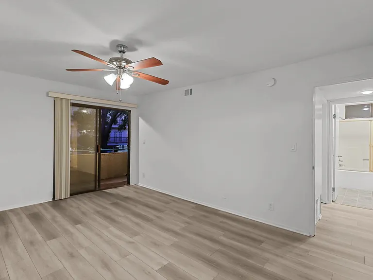 1619 S Bentley Ave #101 — Photo 21