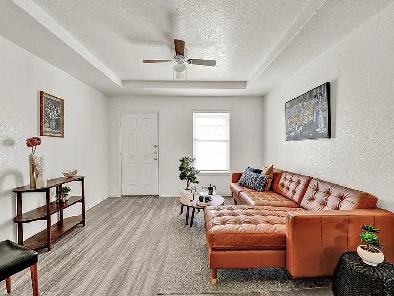 403 N. Broadway Street — Photo 14