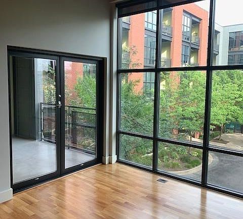 4th image of 350 E Short St #226