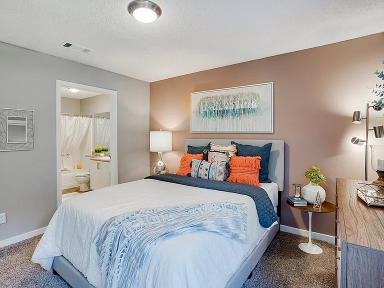 Oak Hollow Apartments — Photo 16
