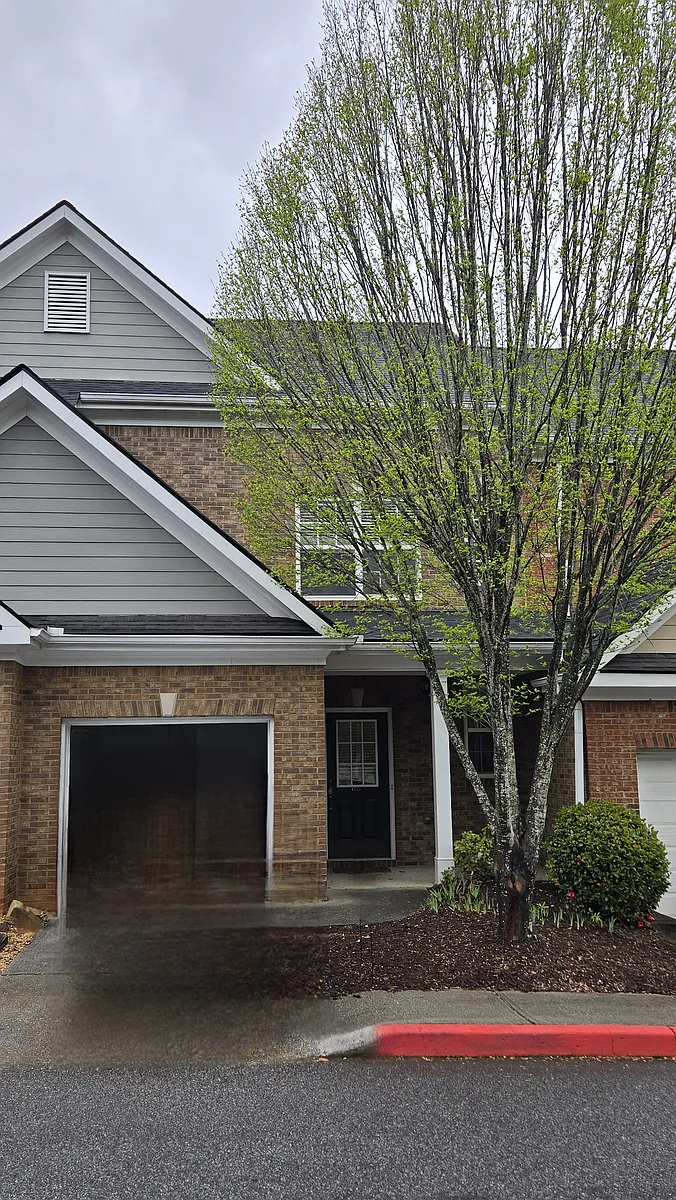 Building Photo - 1725 Oakbrook Ln NW
