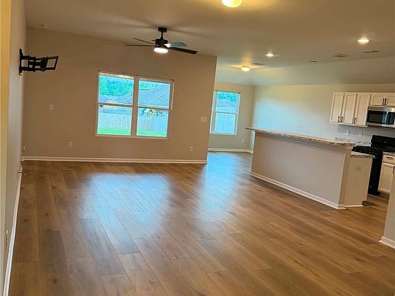 3rd image of 373 Center Field Dr