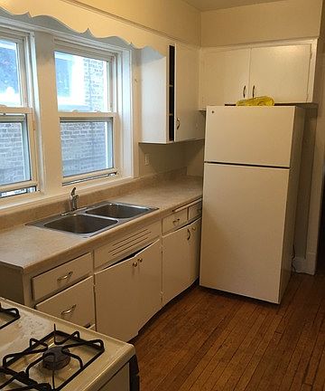 3rd image of 6210 N Claremont Ave