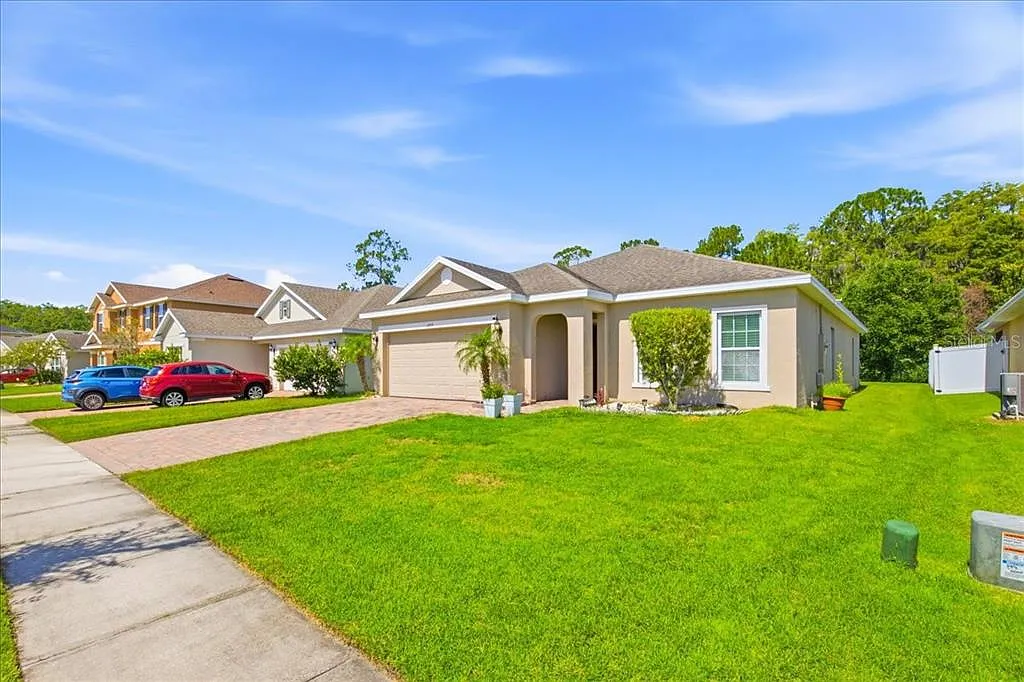 4 bed, 2.0 bath, 1820 sqft, $2,350 — Photo 3