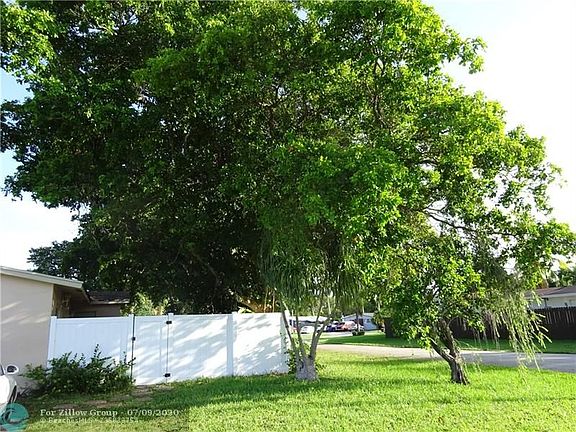 2nd image of 916 NW 26th St