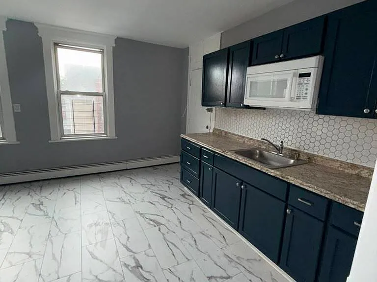 544 Grove St — Photo 4