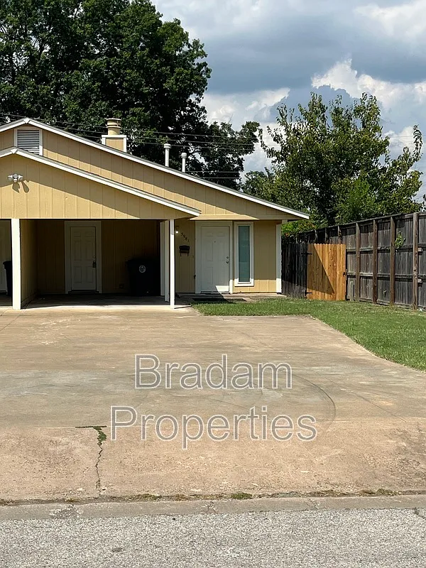 2 bed, 1.5 bath, 1100 sqft, $1,200 — Photo 1