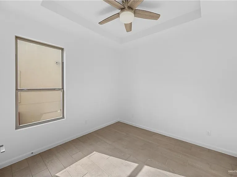 1220 E Camellia Ave — Photo 10