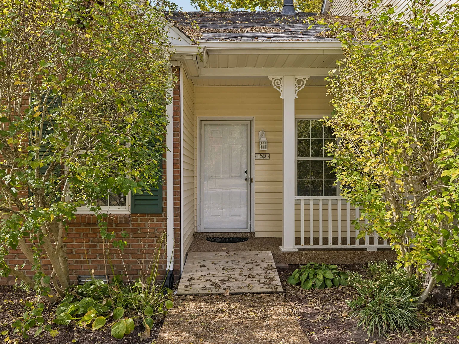 4 bed, 2049 sqft, $3,500 — Photo 3