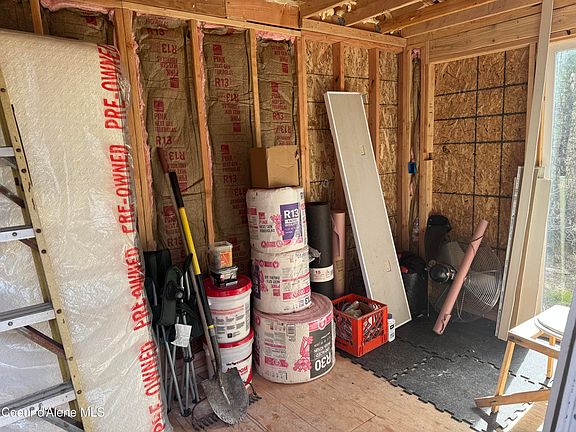 2nd image of 833 Willow Loop Rd