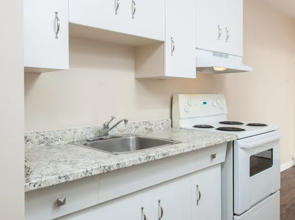 10340 117th St NW, Edmonton, AB T5K 1X8