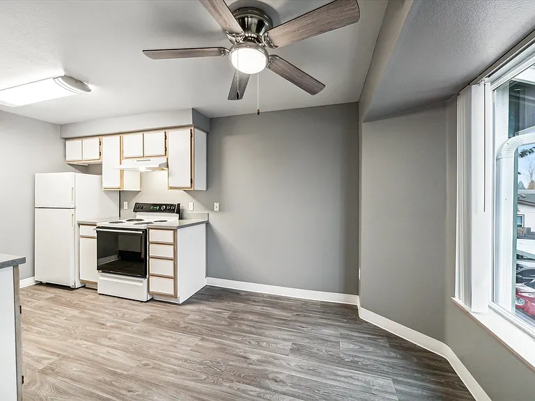 Oak Park Village Apartments — Photo 17