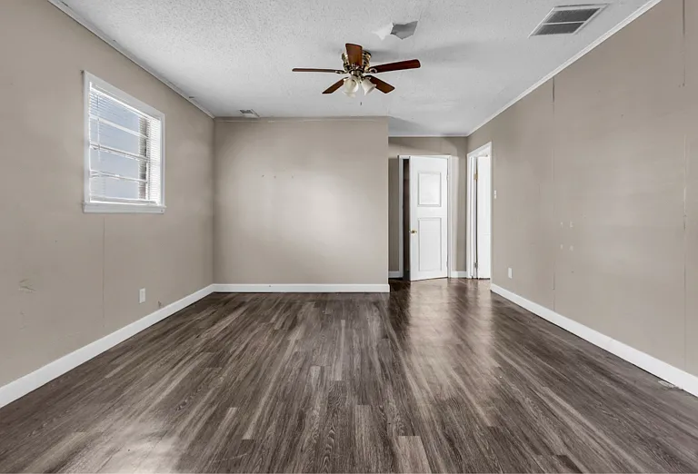 769 Hilton St — Photo 5