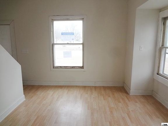 4th image of 211 S 6th St