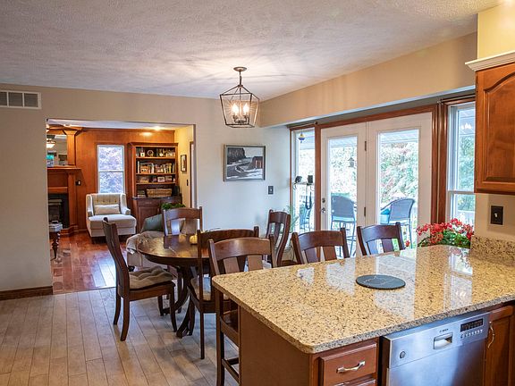 Amish crafted table and chairs