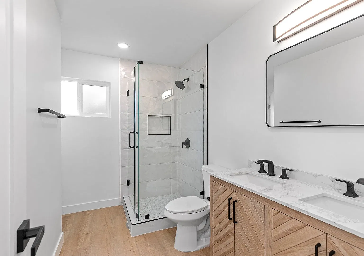 Spacious 4 Bed / 3 Bath Home with Private Driveway, Backyard and In-Unit Laundry — Photo 3