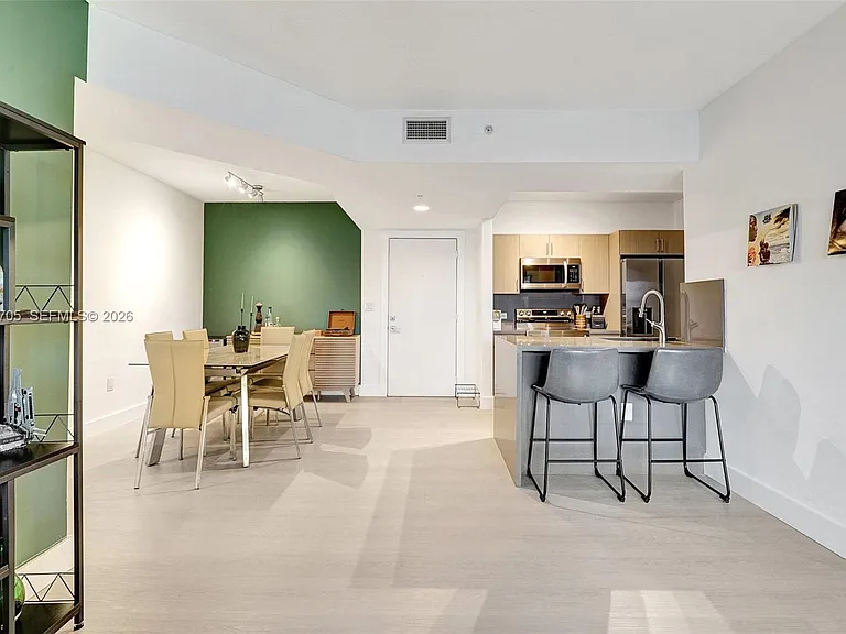 18800 NE 29th Ave #517 — Photo 8