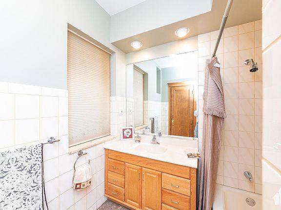 4th image of 5840 N Kenmore Ave Unit 1
