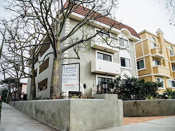 3rd image of 3600 Empire Dr APT 102