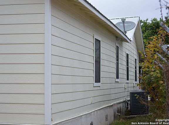 4th image of 222 Whitman Ave