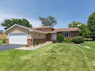 3985 Kingsway Dr, Crown Point, IN 46307
