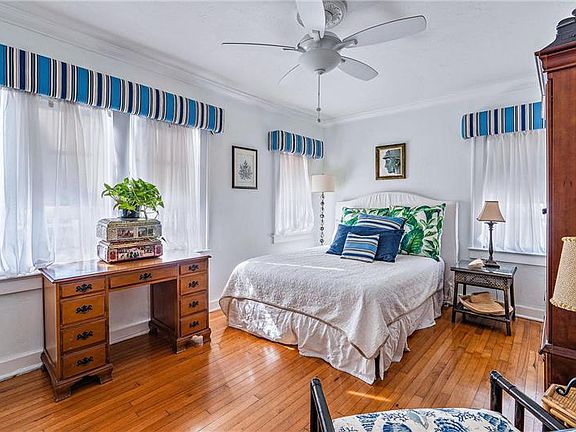 3rd image of 318 Cornell Dr