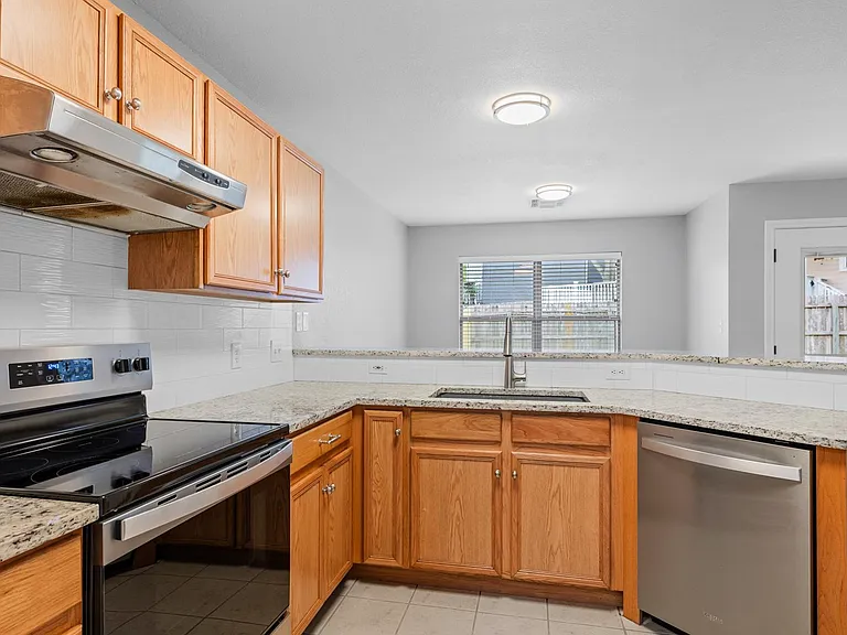 3015 Green Mountain Dr — Photo 7