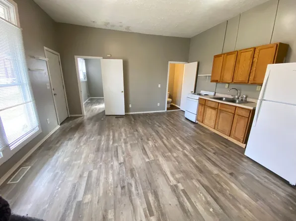 Downtown Studio-Available Now - Enjoy a studio located quietly between market square & downtown L...