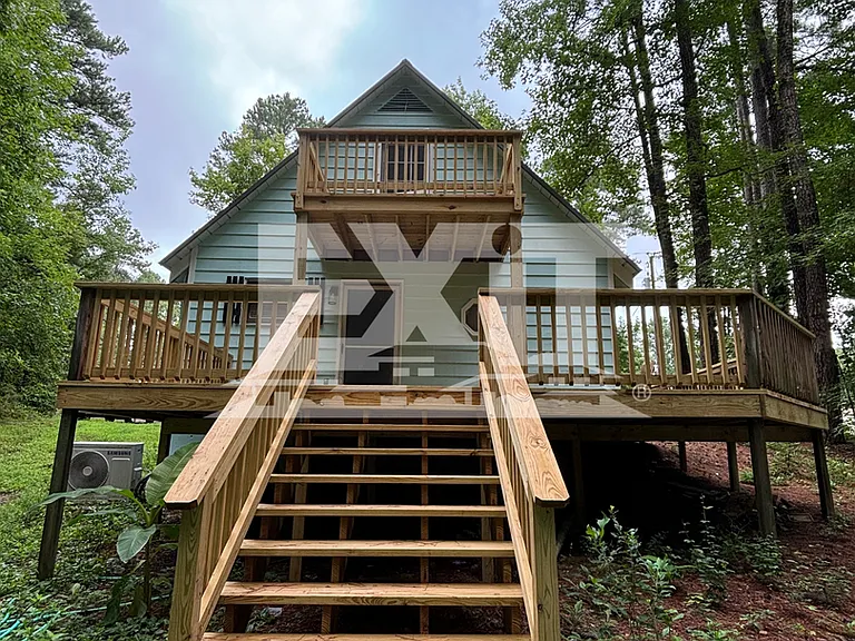 406 Hawthorne Dr — Photo 2