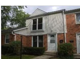 2072 Essex Ct, Streamwood, IL