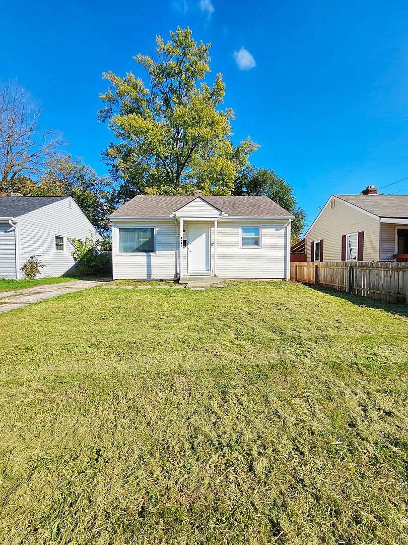 Move-In Ready 2BR/1BA Home — Photo 1